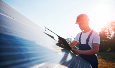 ENERGIA SOLAR: MANUTENÇÃO DOS PAINÉIS SOLARES